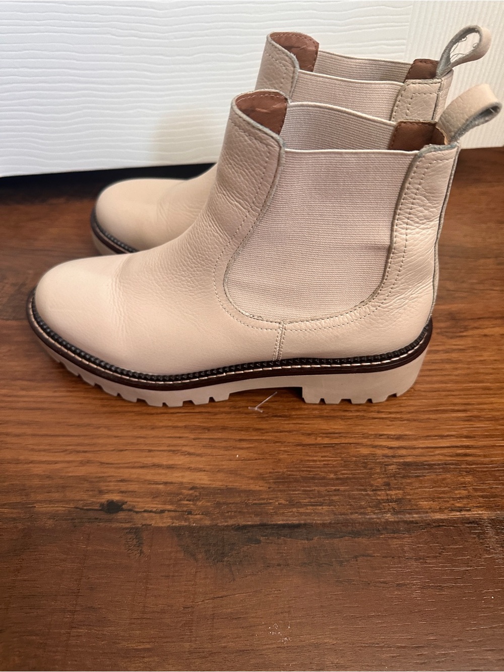 Women’s Chelsea Lug Boots in Light Beige Size 6.5